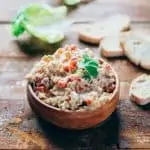 Ensaladilla vegana con tempeh y veganesa