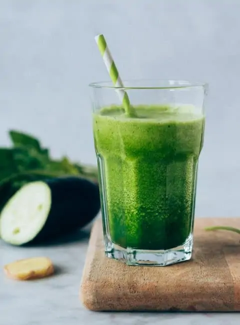 Batido verde de espinacas con manzana y pepino