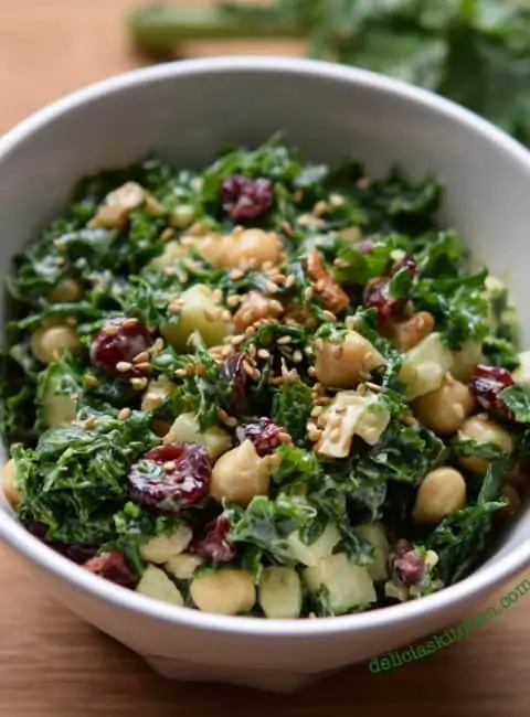 Ensalada de kale, garbanzos y nueces