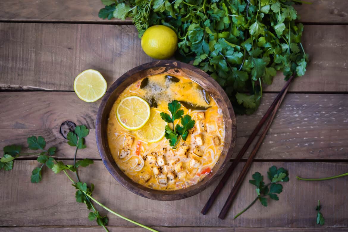 Sopa Thai de Coco (Receta Vegana) | Delicias Kitchen