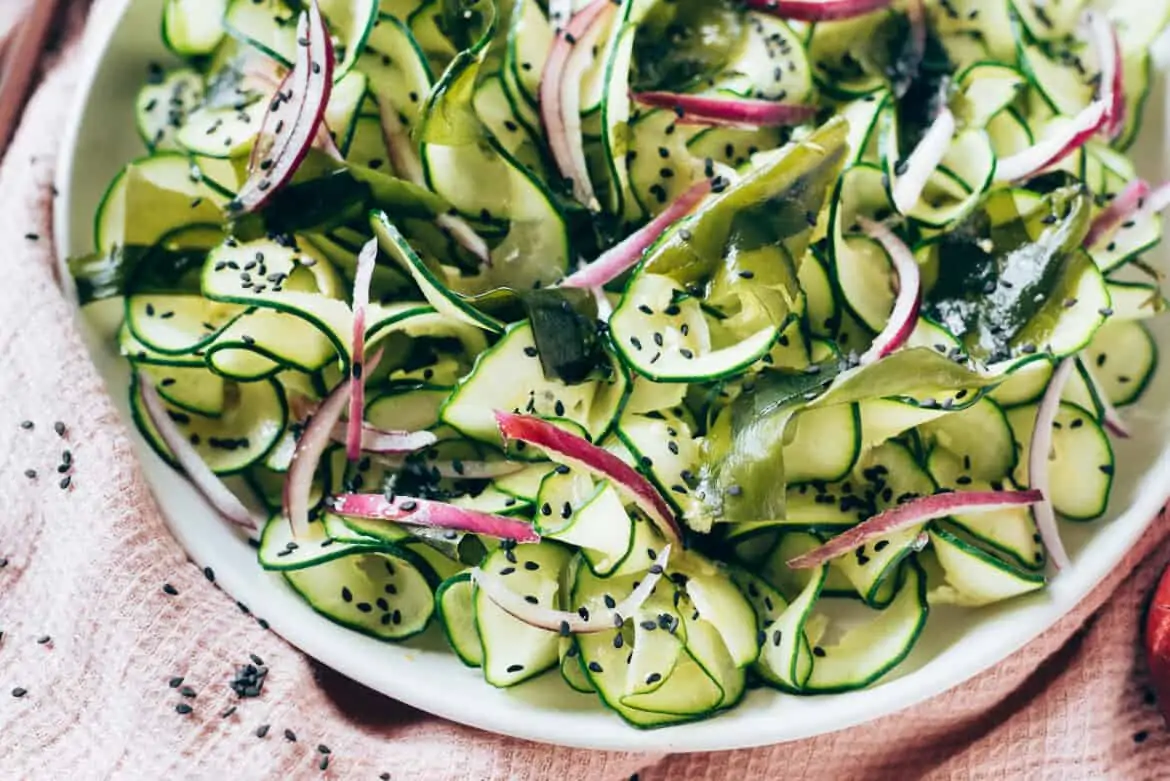 Ensalada de pepino japonesa o sunomono