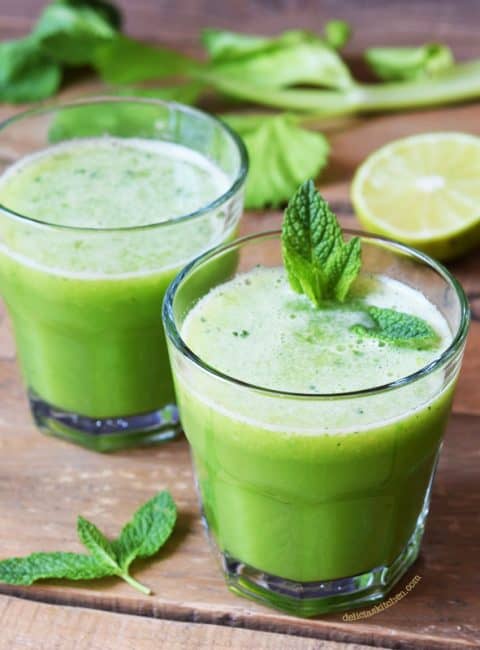 Zumo verde o jugo verde con menta y limón