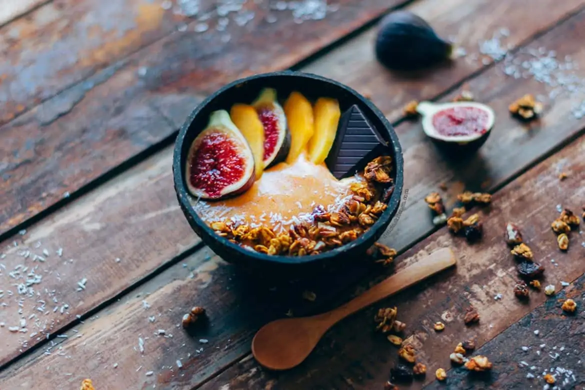 Smoothie bowl de caqui y canela 3