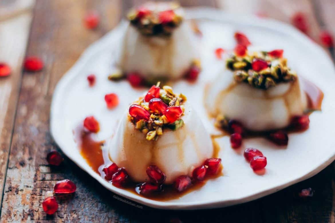 Panna Cotta de Rosas, Pistachos y Cardamomo | Delicias Kitchen