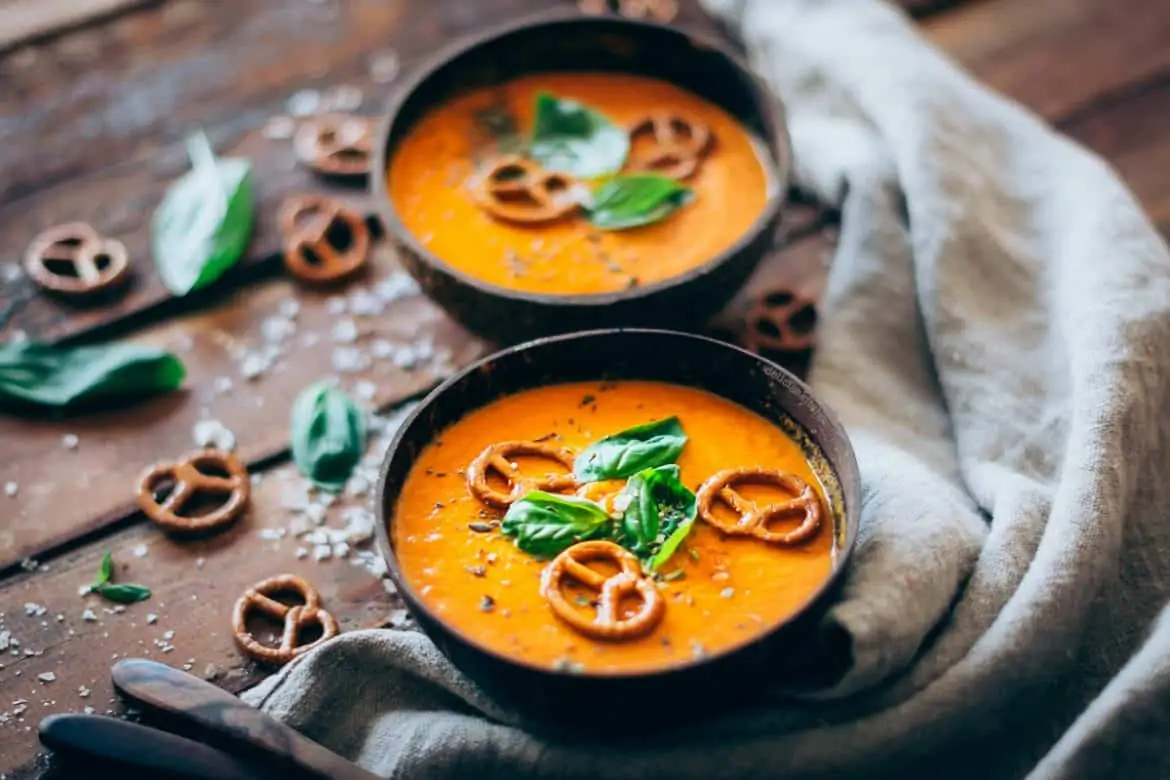 Sopa de tomate cremosa con escamas de sal ahumada Maldon 4