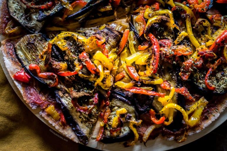 Pizza de berenjenas, pimientos y canela