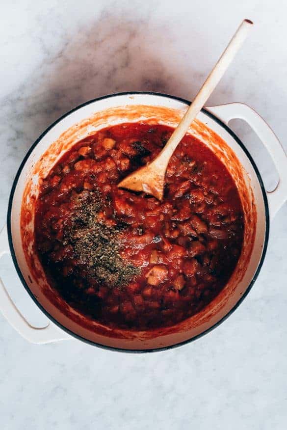 Sofrito de berenjenas con salsa de tomate