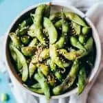 Edamame salteadas con sésamo y jengibre