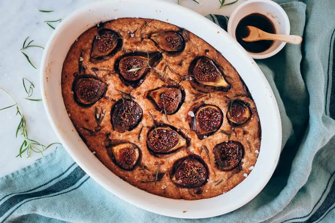 Focaccia casera con higos