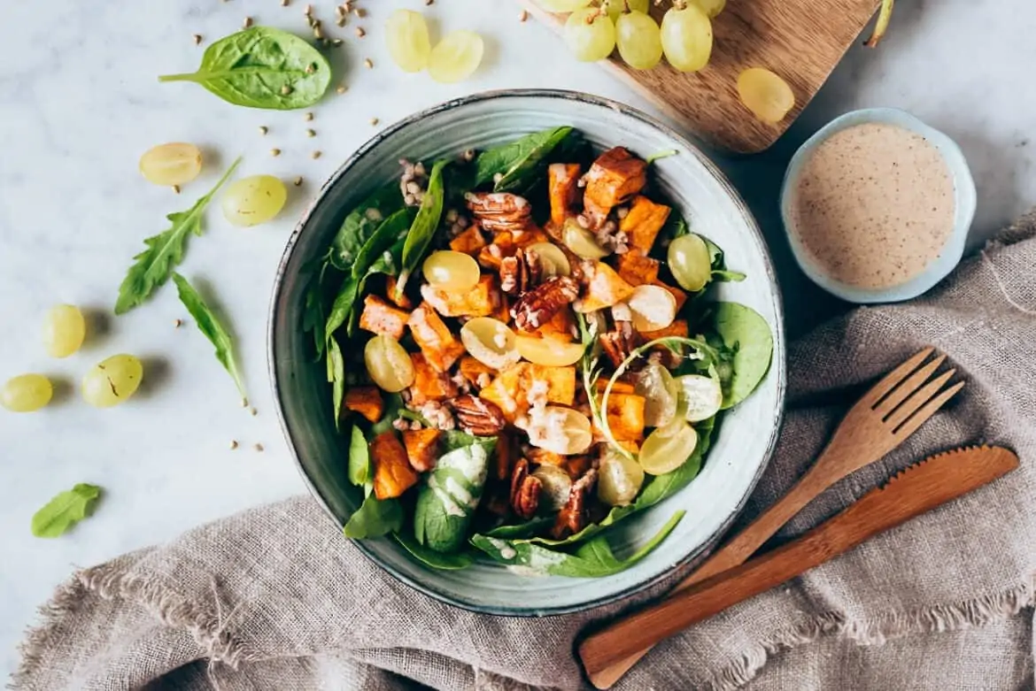 Ensalada de boniato, sarraceno y uvas