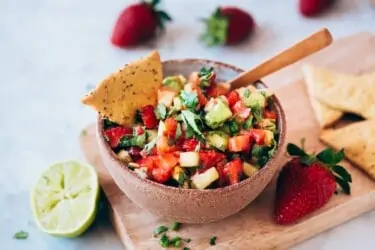 Pico de gallo con aguacate y fresas