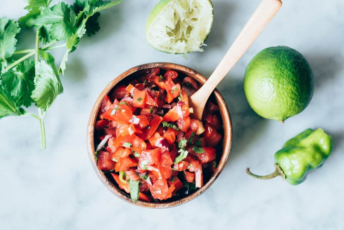 Cómo hacer pico de gallo: la receta más fácil de la salsa mexicana  tradicional