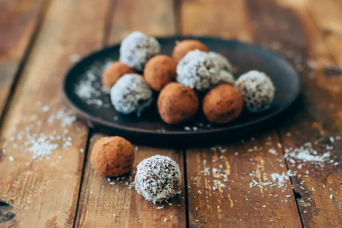 Bolitas de cacao, calabaza y jengibre. Un dulce vegano sin azúcares añadidos.