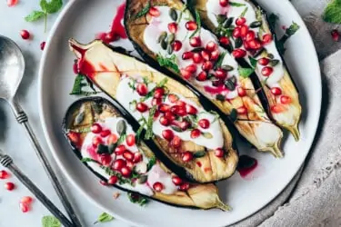 Berenjenas al horno con salsa de yogur