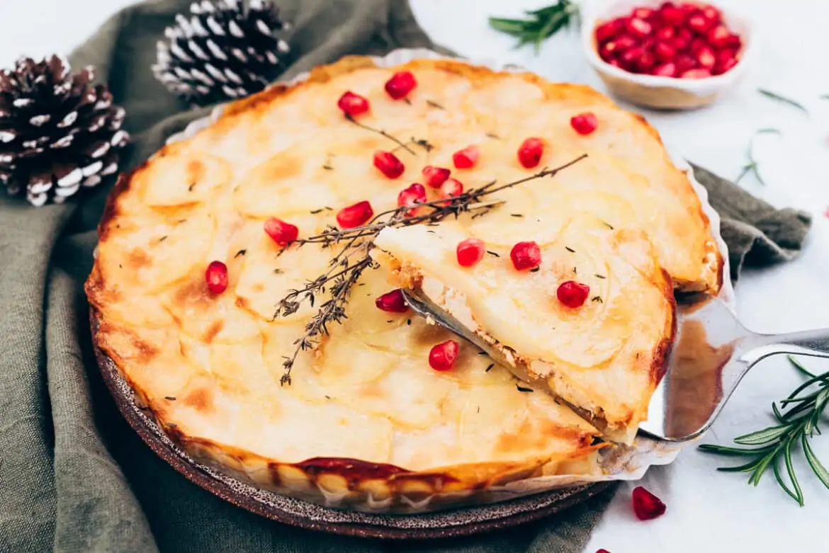 Tarta salada de patata vegana con tofu ahumado