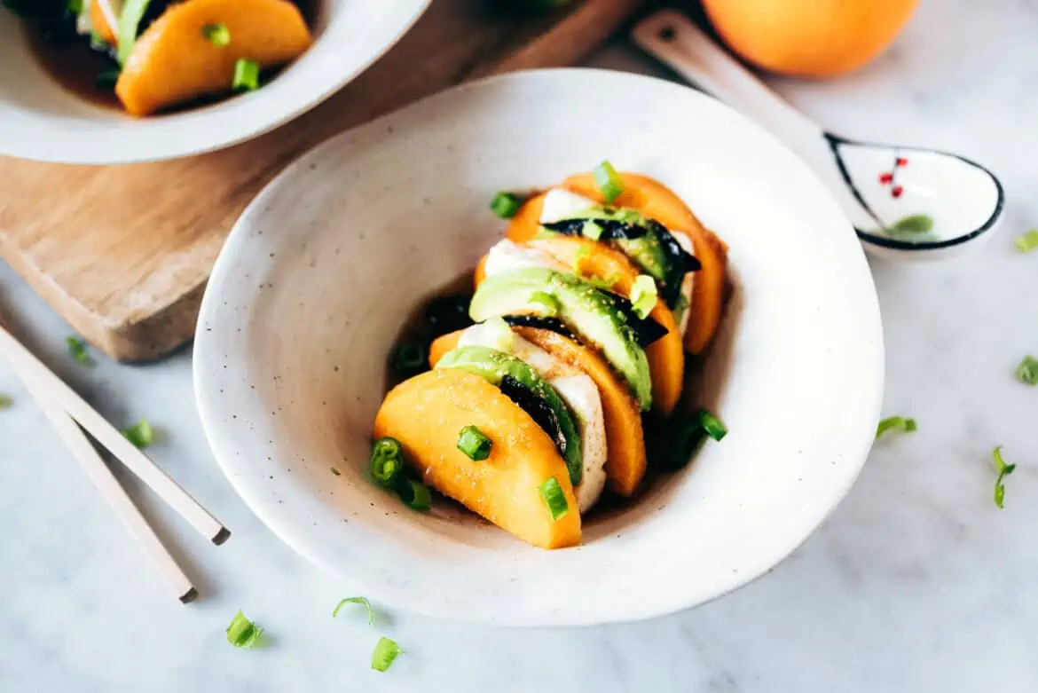 Ensalada de tofu y aguacate