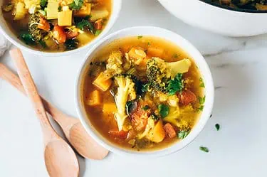 Sopa de verduras saludable. Receta detox