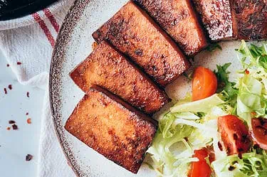 Tofu marinado con soja y miel