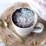 Mug cake vegano de chocolate al microondas