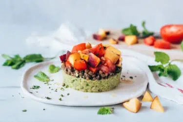 Timbal de quinoa, lentejas y nectarina