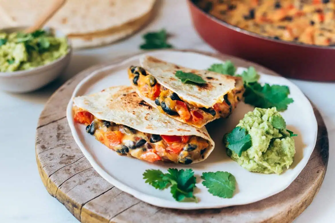 Quesadillas veganas con frijoles negros