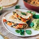 Quesadillas veganas con frijoles negros