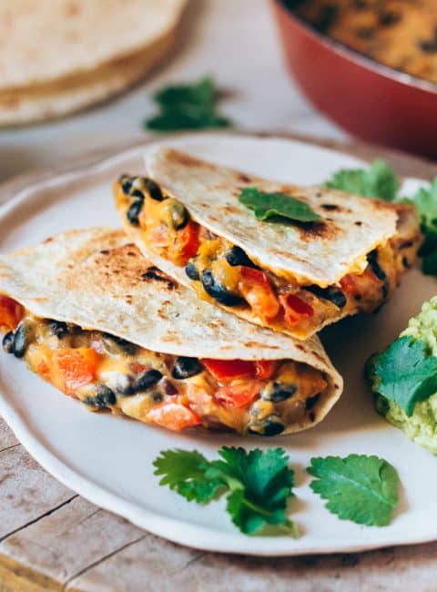 Quesadillas veganas con frijoles negros